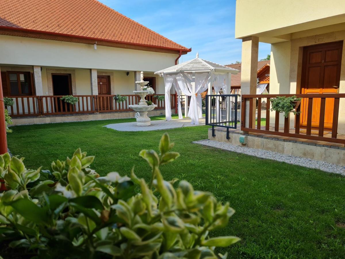 Bed and Breakfast Toroes Panzio Szabolcs Exterior foto